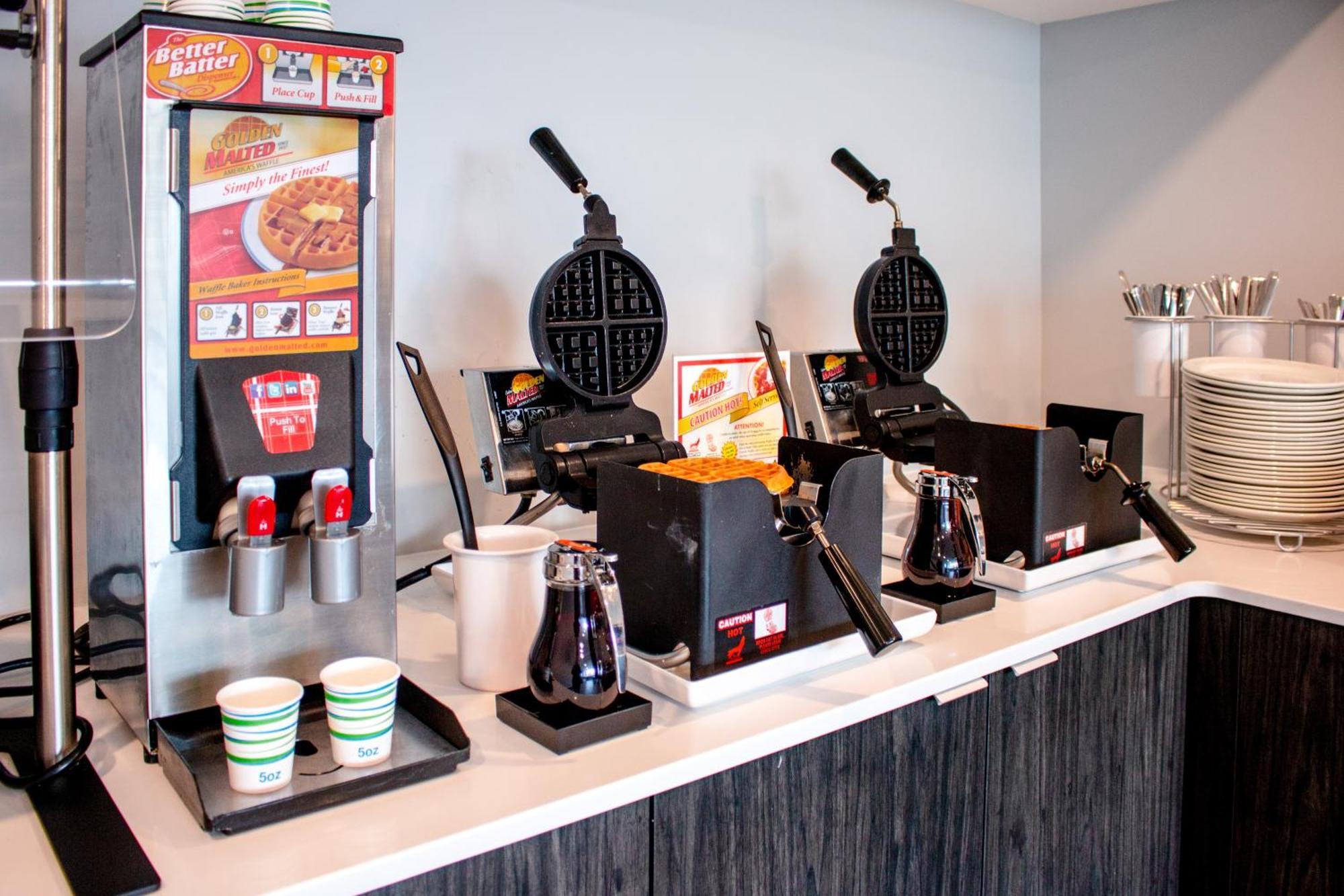 Comfort Suites Kingston Central Zewnętrze zdjęcie