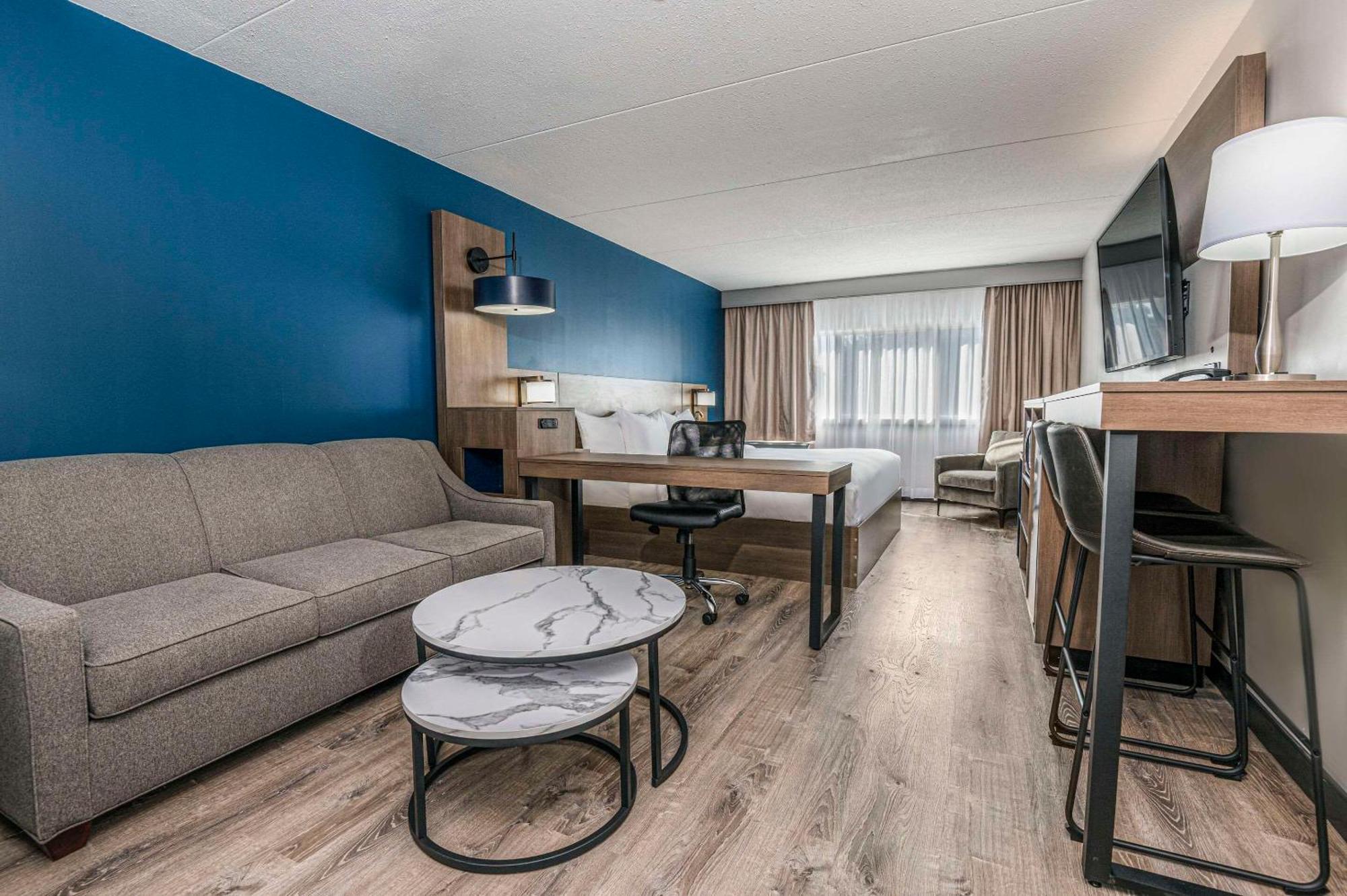 Comfort Suites Kingston Central Zewnętrze zdjęcie