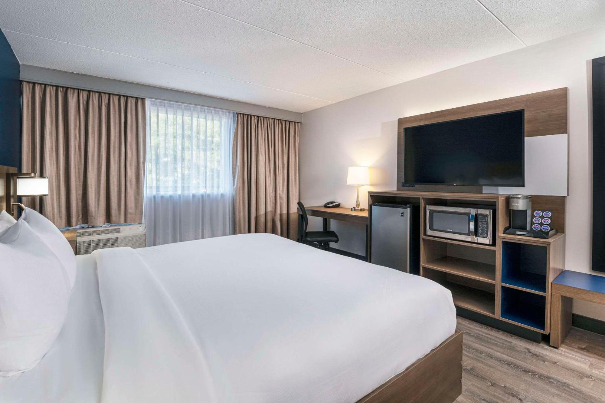 Comfort Suites Kingston Central Zewnętrze zdjęcie