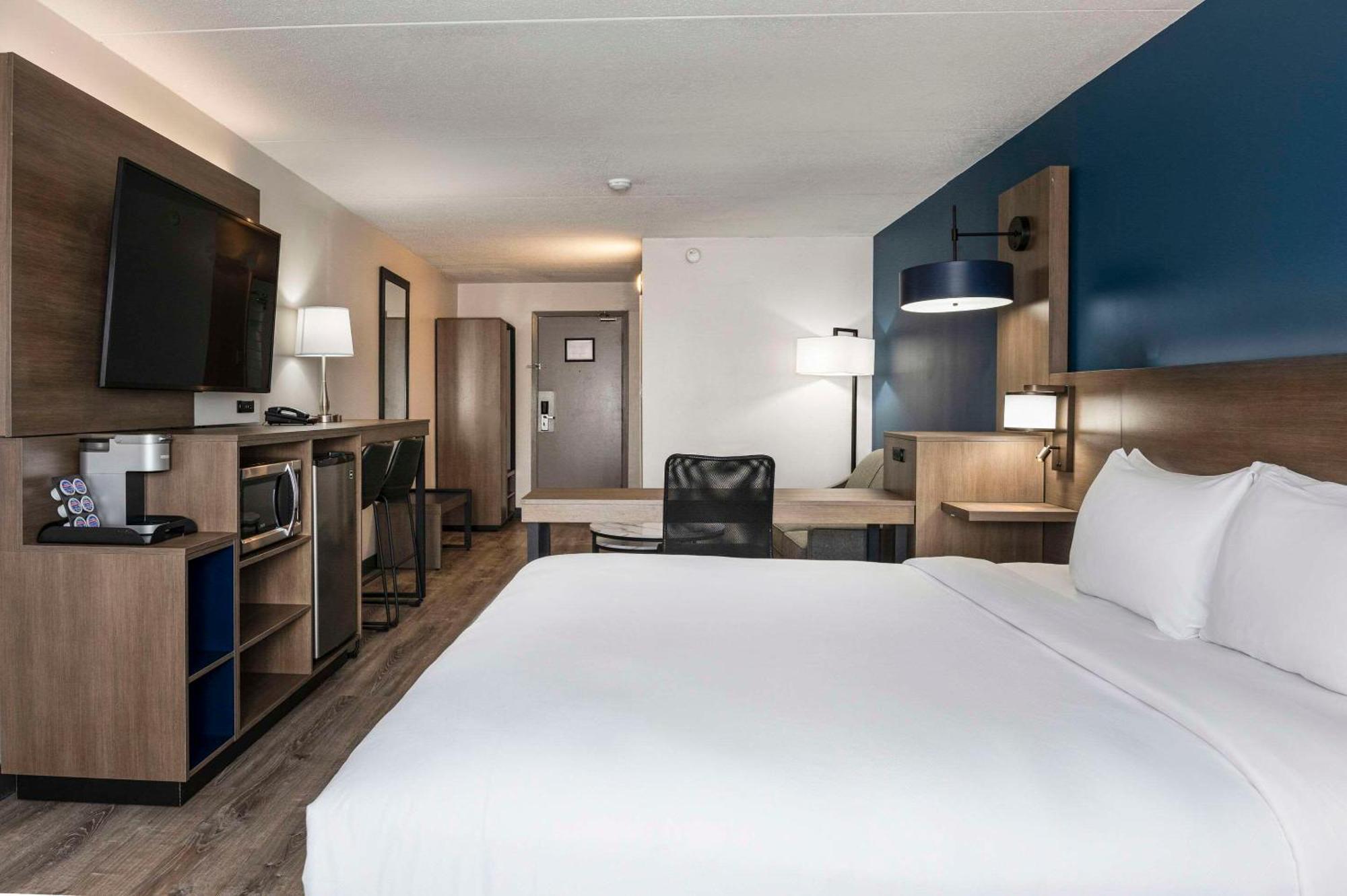 Comfort Suites Kingston Central Zewnętrze zdjęcie