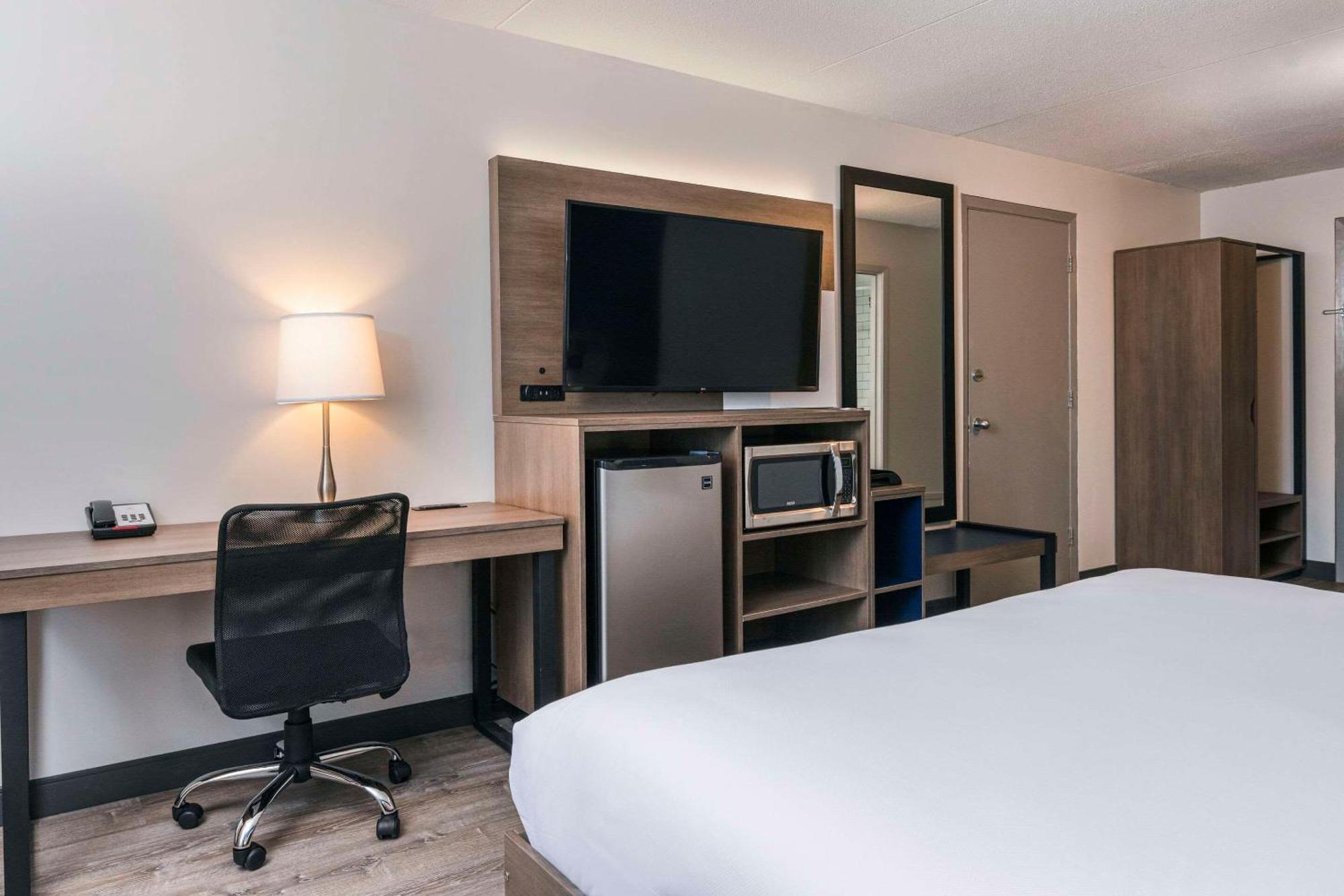 Comfort Suites Kingston Central Zewnętrze zdjęcie