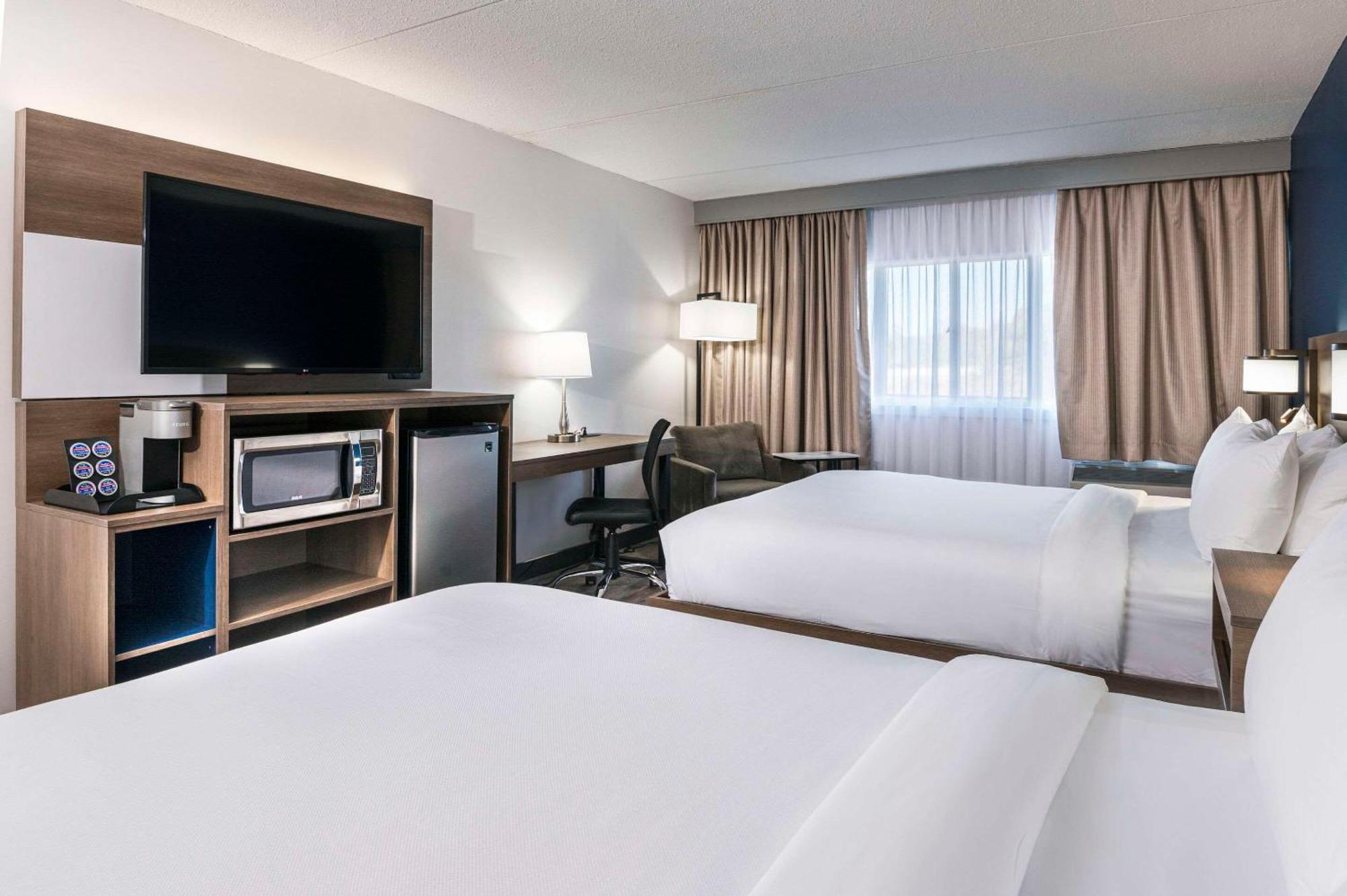 Comfort Suites Kingston Central Zewnętrze zdjęcie