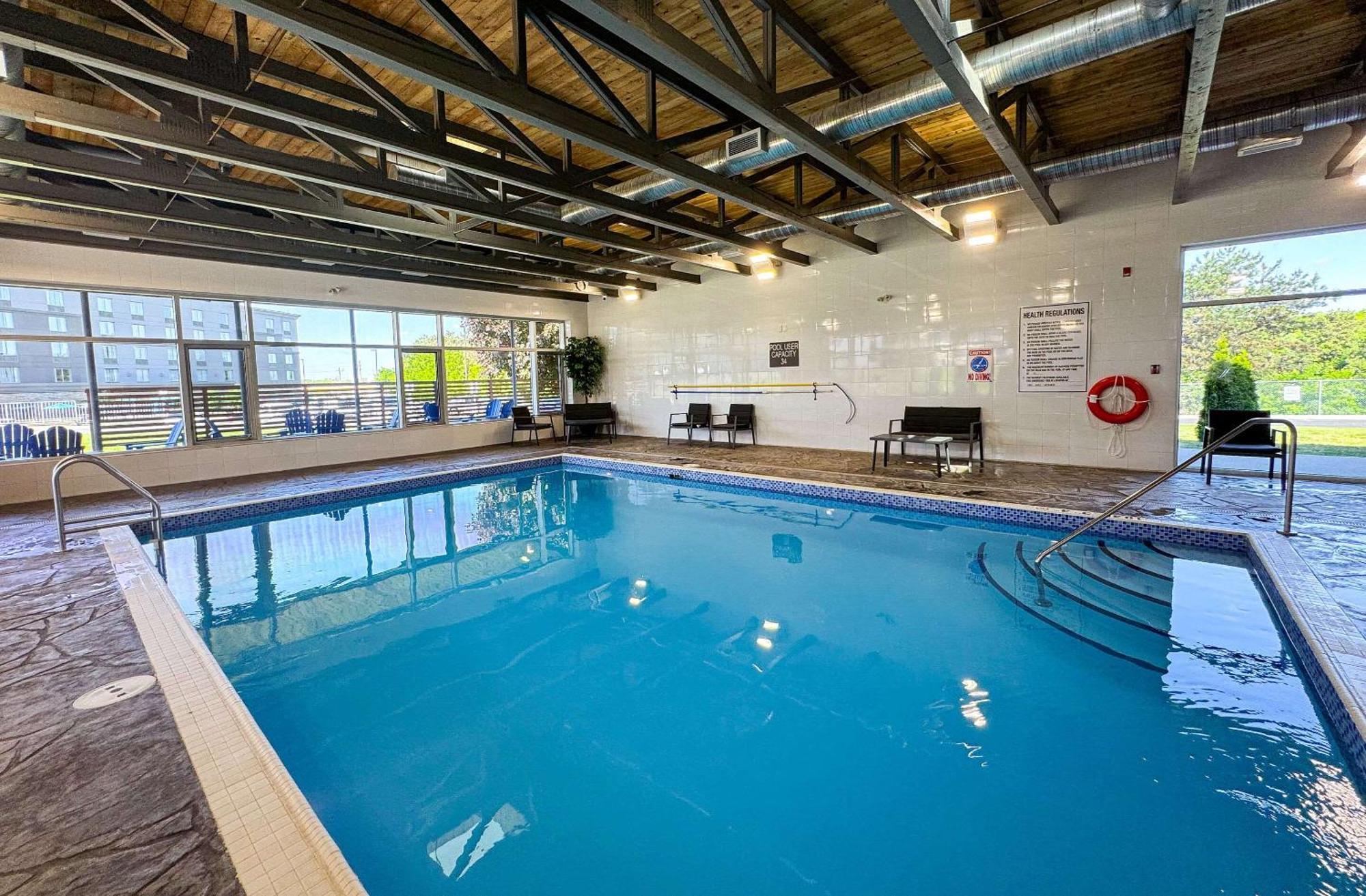 Comfort Suites Kingston Central Zewnętrze zdjęcie