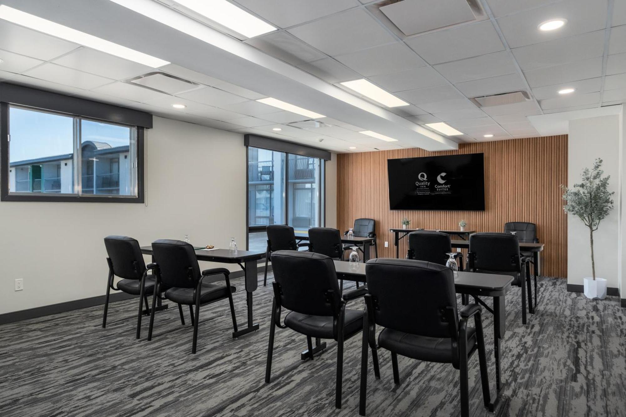 Comfort Suites Kingston Central Zewnętrze zdjęcie